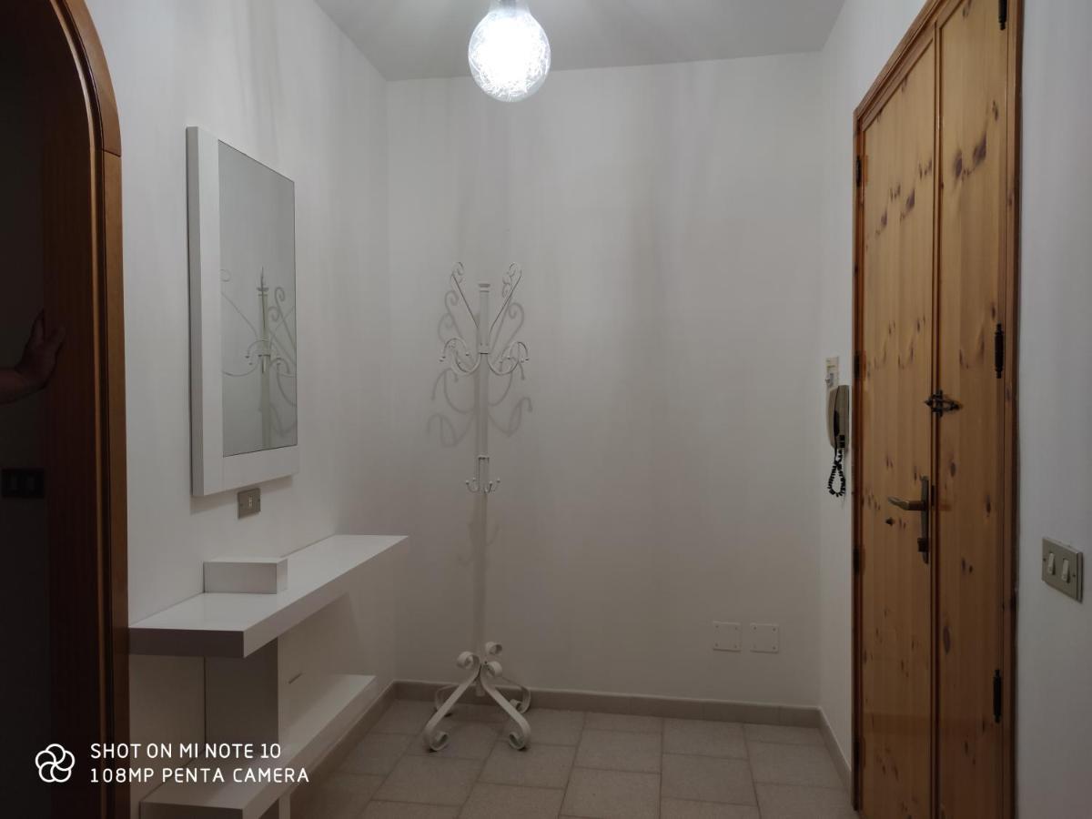 Casa Di Gigi- Comodo Appartamento In غالاتينا المظهر الخارجي الصورة