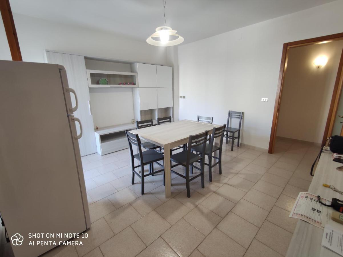 Casa Di Gigi- Comodo Appartamento In غالاتينا المظهر الخارجي الصورة