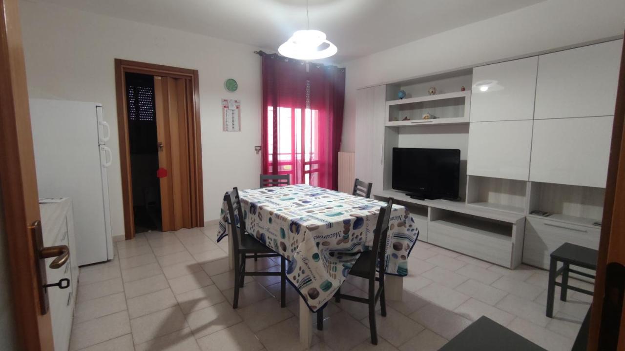 Casa Di Gigi- Comodo Appartamento In غالاتينا المظهر الخارجي الصورة